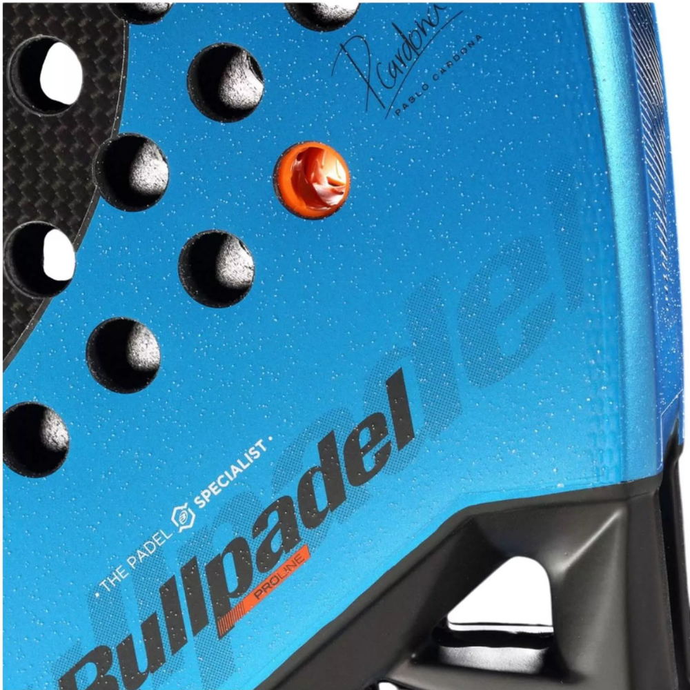 Bullpadel Vertex 05 Geo carbon surface texture detail